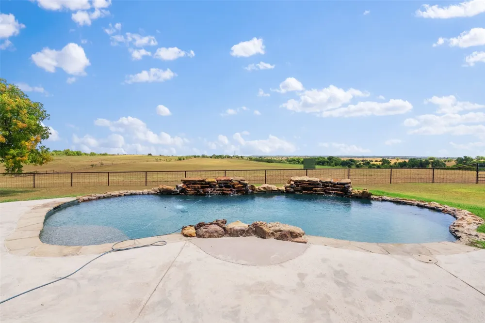 894 Blue Cut Road McGregor, TX 76657