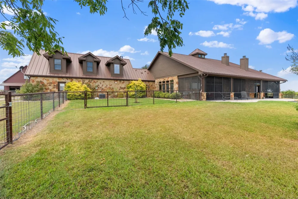 894 Blue Cut Road McGregor, TX 76657