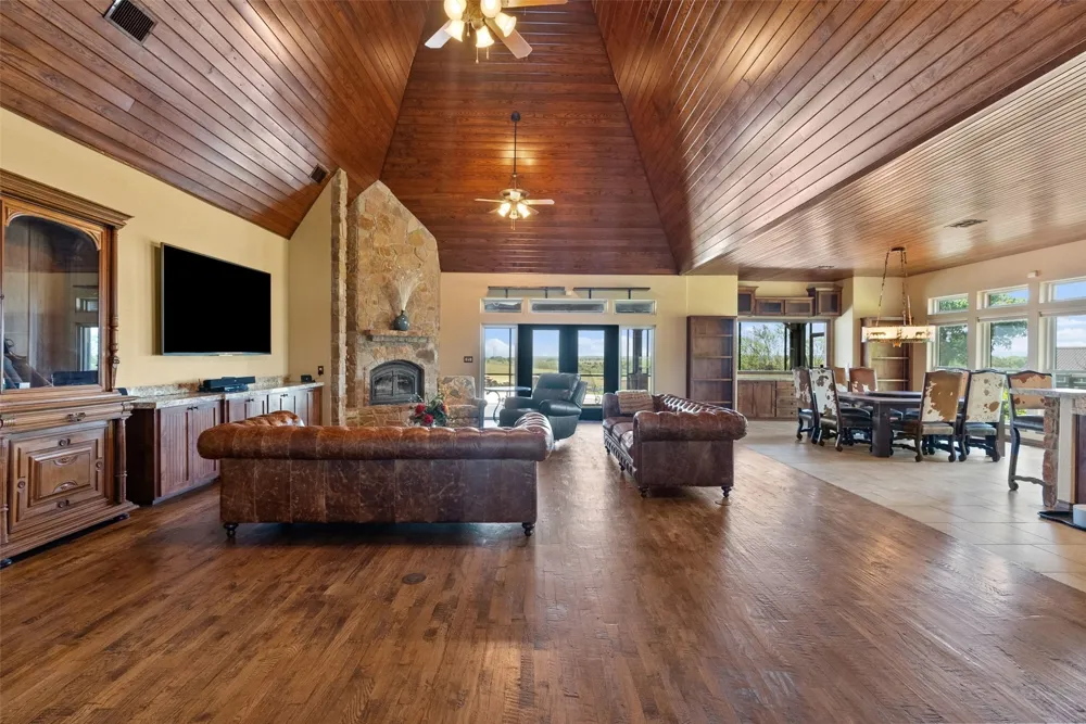 894 Blue Cut Road McGregor, TX 76657
