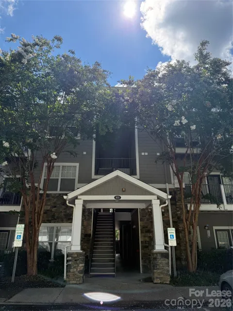900 Vista Lake Drive #201
