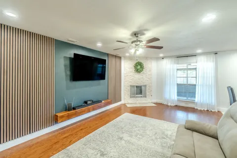 1011 Whippoorwill Court