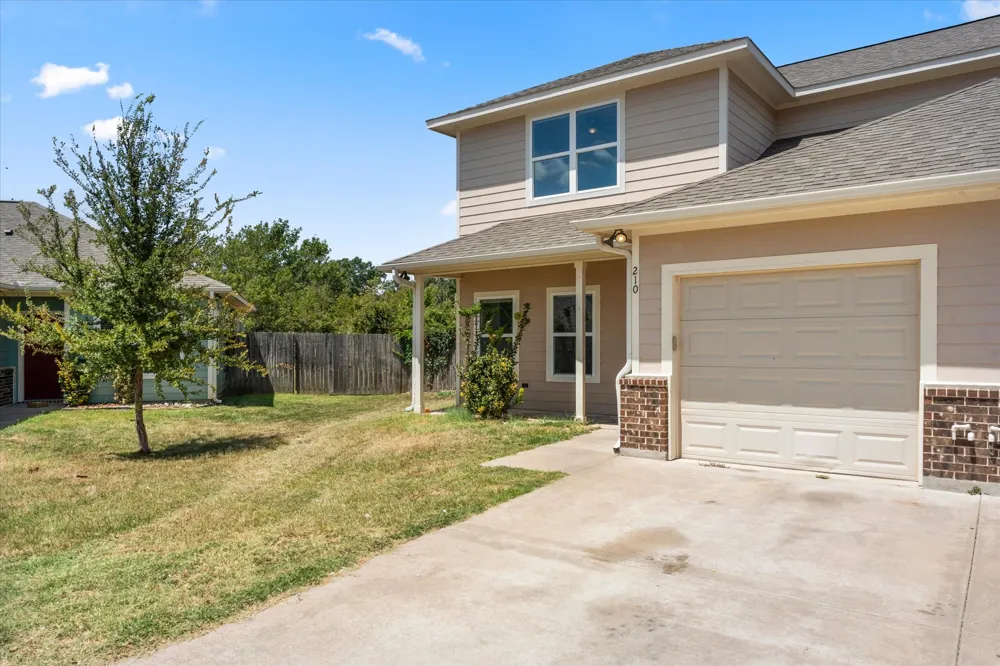 210 Lasso Circle Mabank, TX 75143