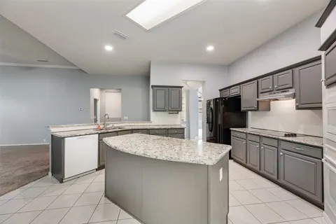 828 Abbots Lane