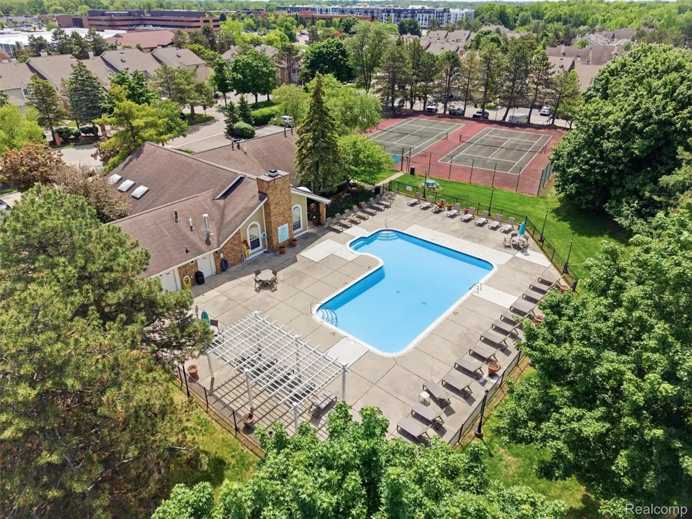 6605 Firestone Court West Bloomfield Charter Township, MI 48322