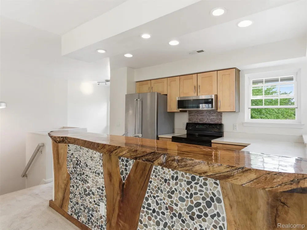 6605 Firestone Court West Bloomfield Charter Township, MI 48322