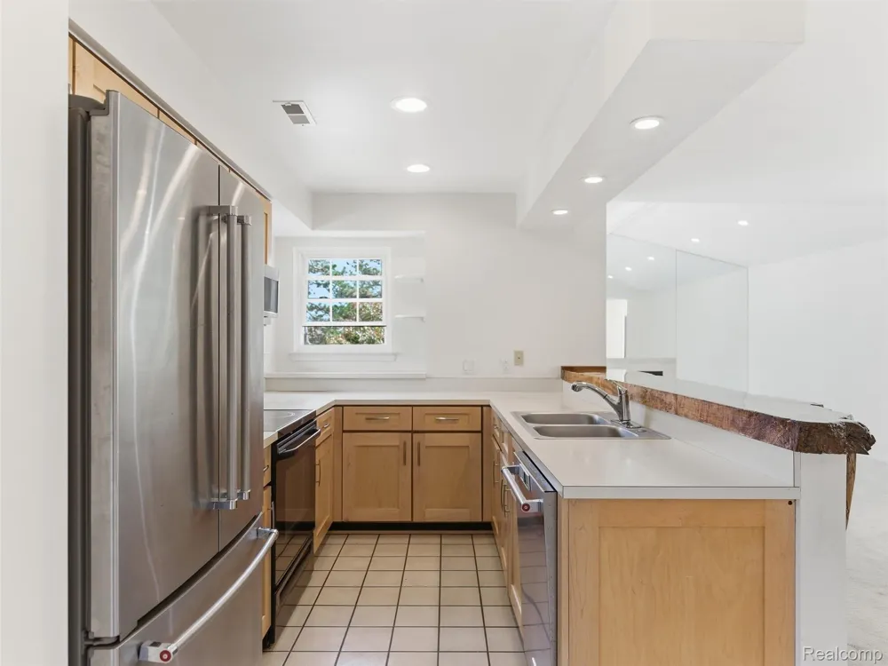 6605 Firestone Court West Bloomfield Charter Township, MI 48322