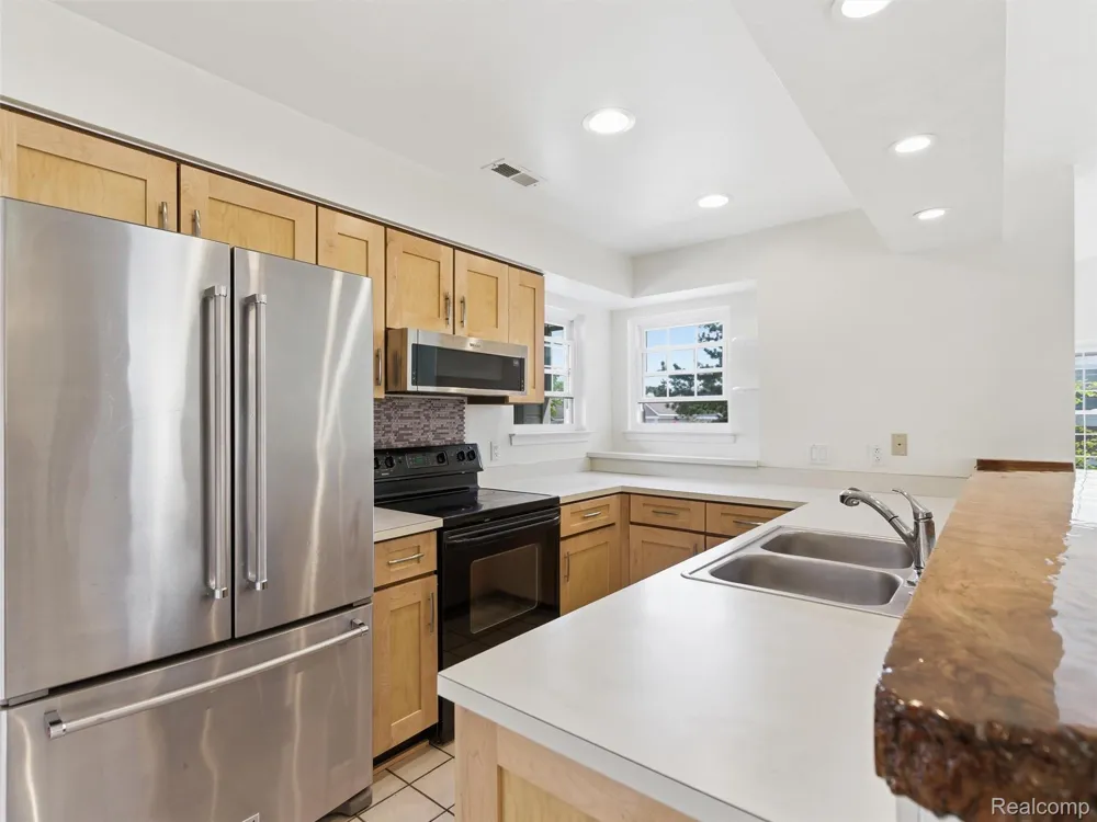6605 Firestone Court West Bloomfield Charter Township, MI 48322