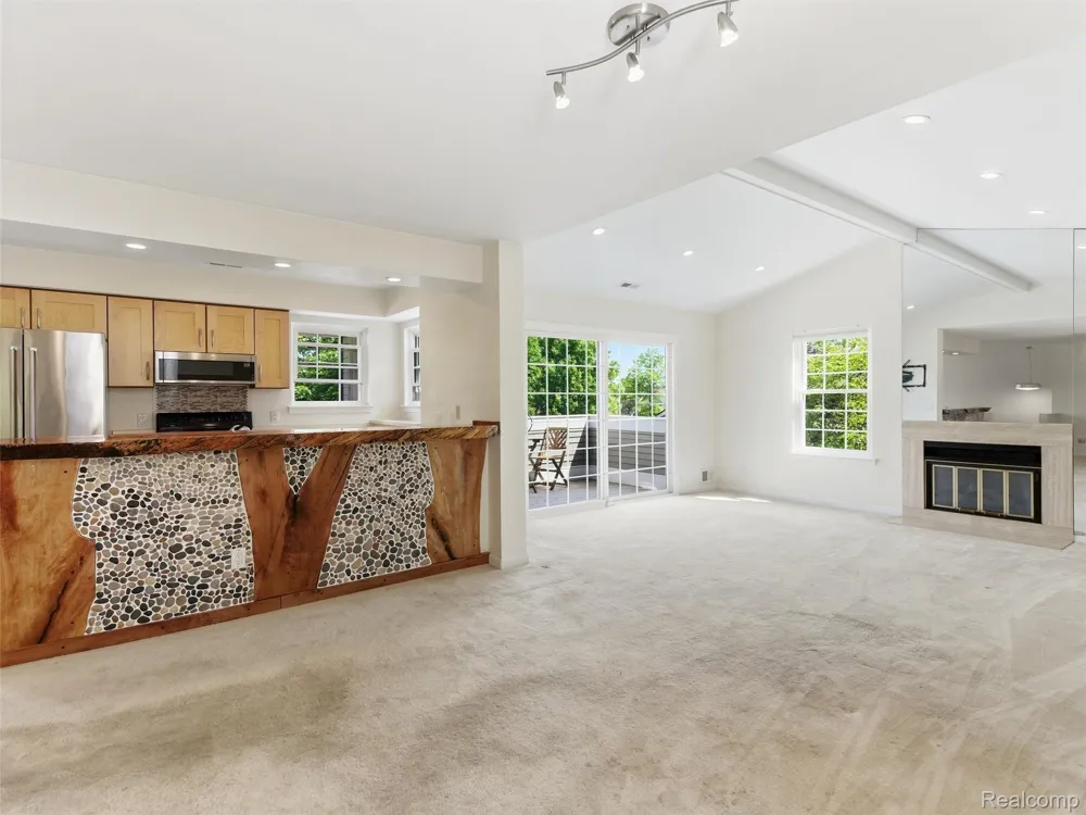 6605 Firestone Court West Bloomfield Charter Township, MI 48322