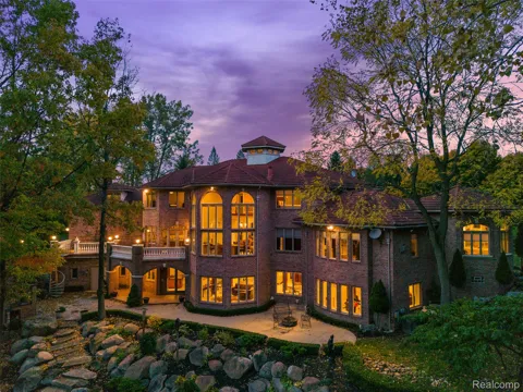 255 CAMELOT WAY