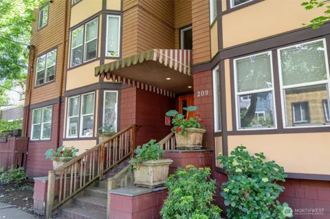 209 39th Street #304