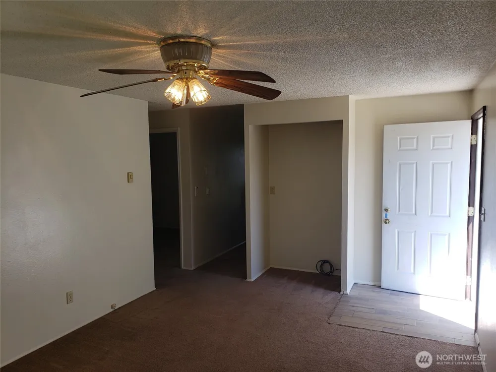 4720 Merlin Street Longview, WA 98632