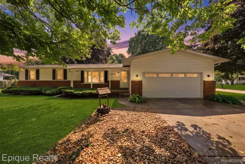 2083 Holly Tree Drive