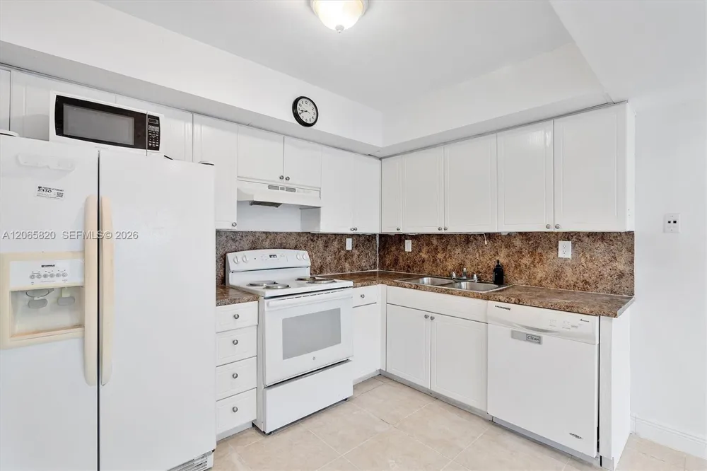 13255 SW 88th Ln #302-CS Miami, FL 33186