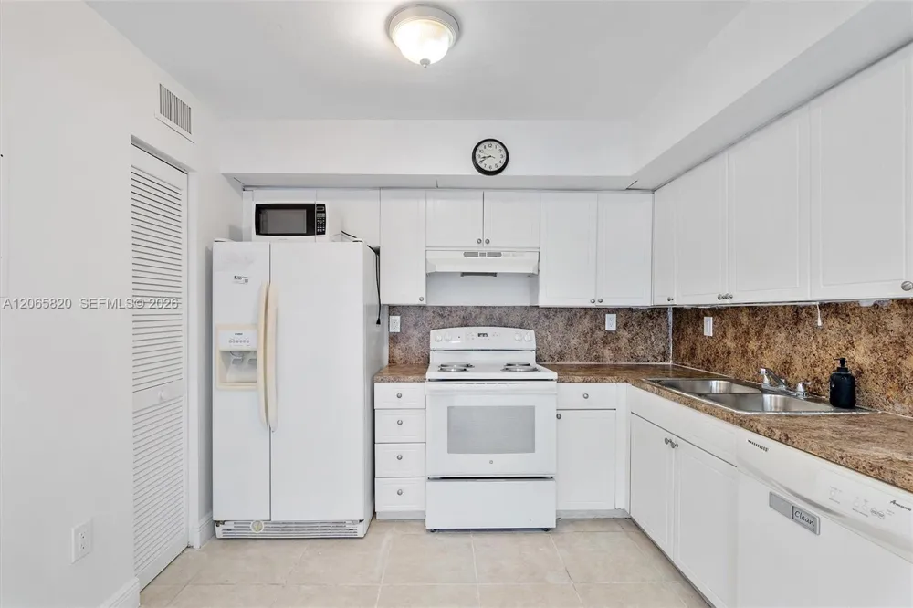 13255 SW 88th Ln #302-CS Miami, FL 33186