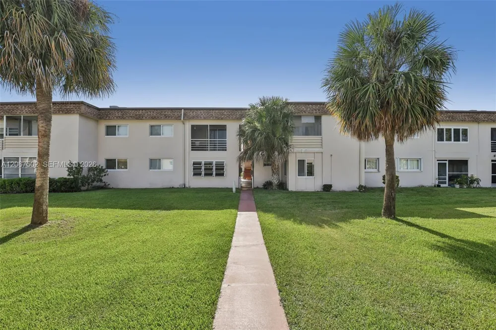 200 Bonnie Blvd #128 Palm Springs, FL 33461