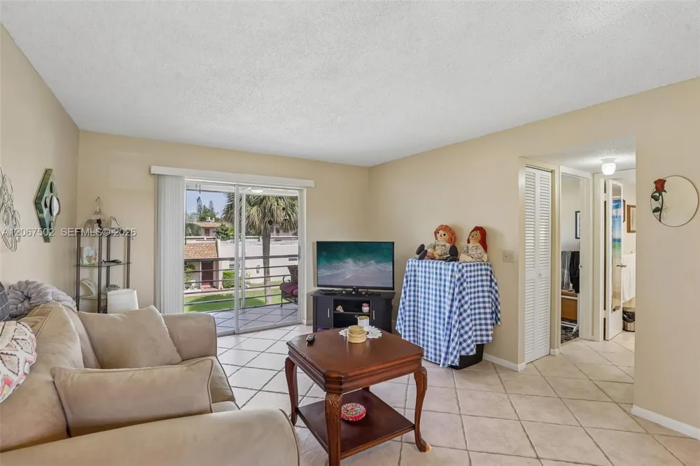 200 Bonnie Blvd #128 Palm Springs, FL 33461