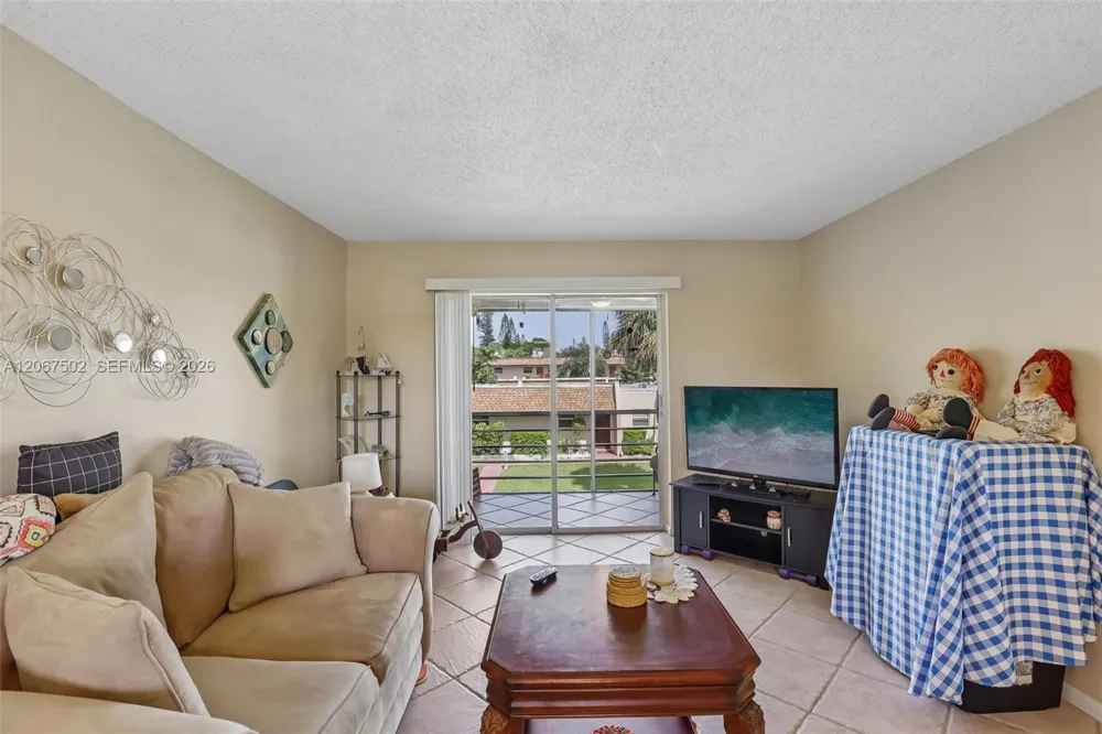 200 Bonnie Blvd #128 Palm Springs, FL 33461