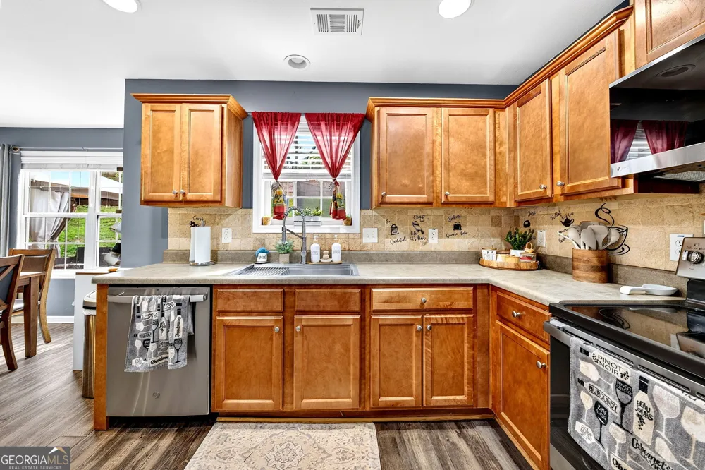 1811 Alberta LN Winder, GA 30680