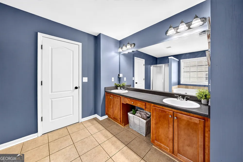 1811 Alberta LN Winder, GA 30680