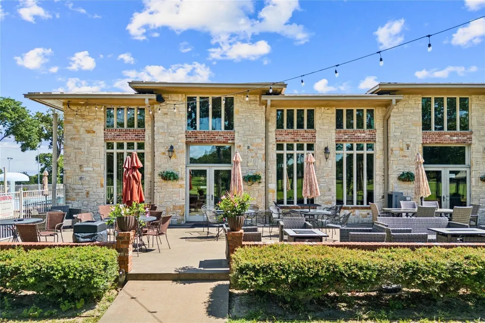 101 Beacon Court Mabank, TX 75143