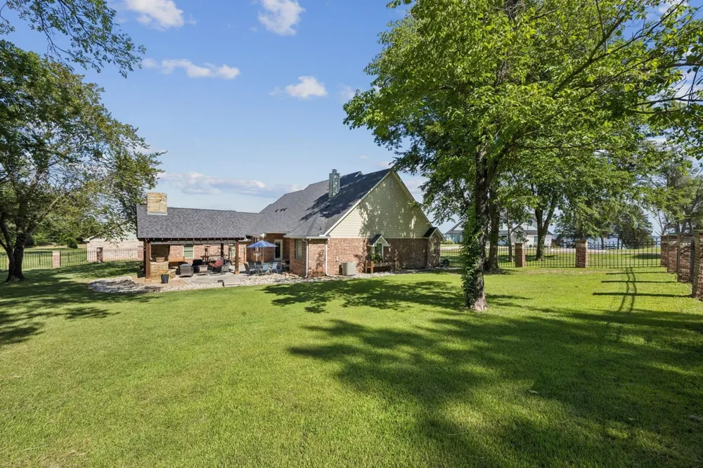 101 Beacon Court Mabank, TX 75143