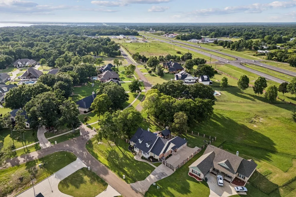 101 Beacon Court Mabank, TX 75143