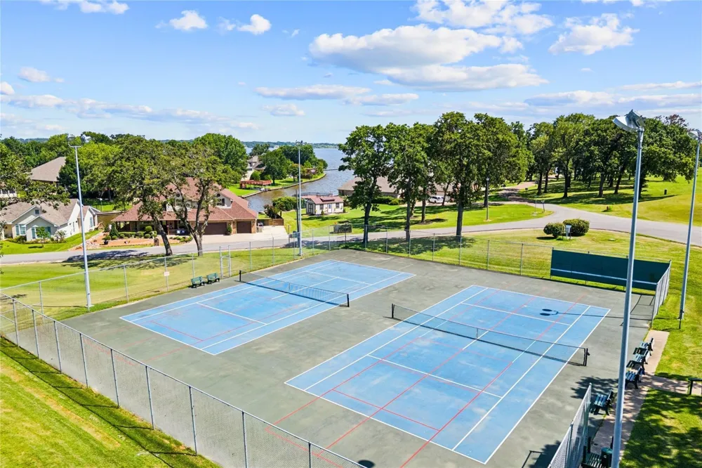 101 Beacon Court Mabank, TX 75143