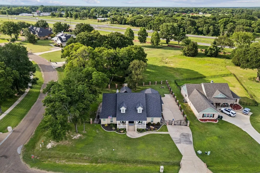 101 Beacon Court Mabank, TX 75143