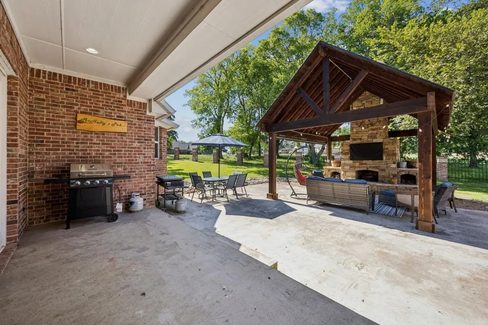 101 Beacon Court Mabank, TX 75143
