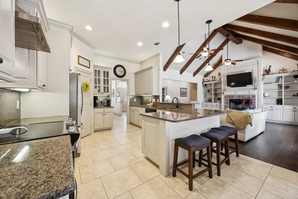 101 Beacon Court Mabank, TX 75143