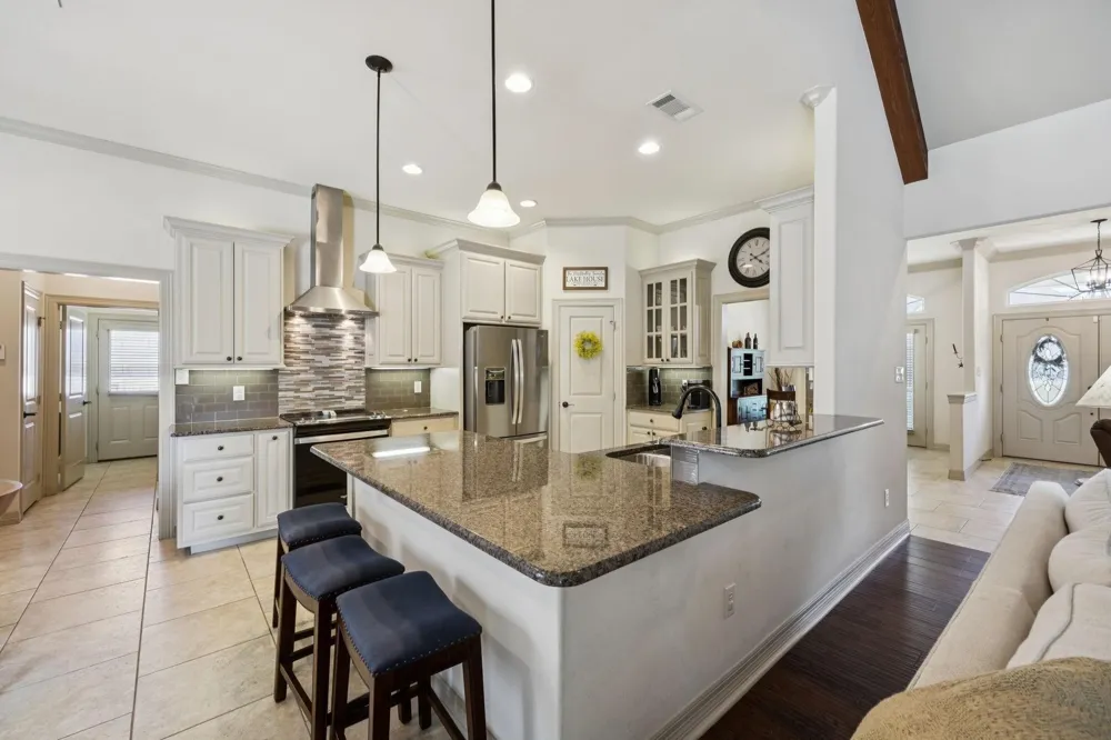 101 Beacon Court Mabank, TX 75143