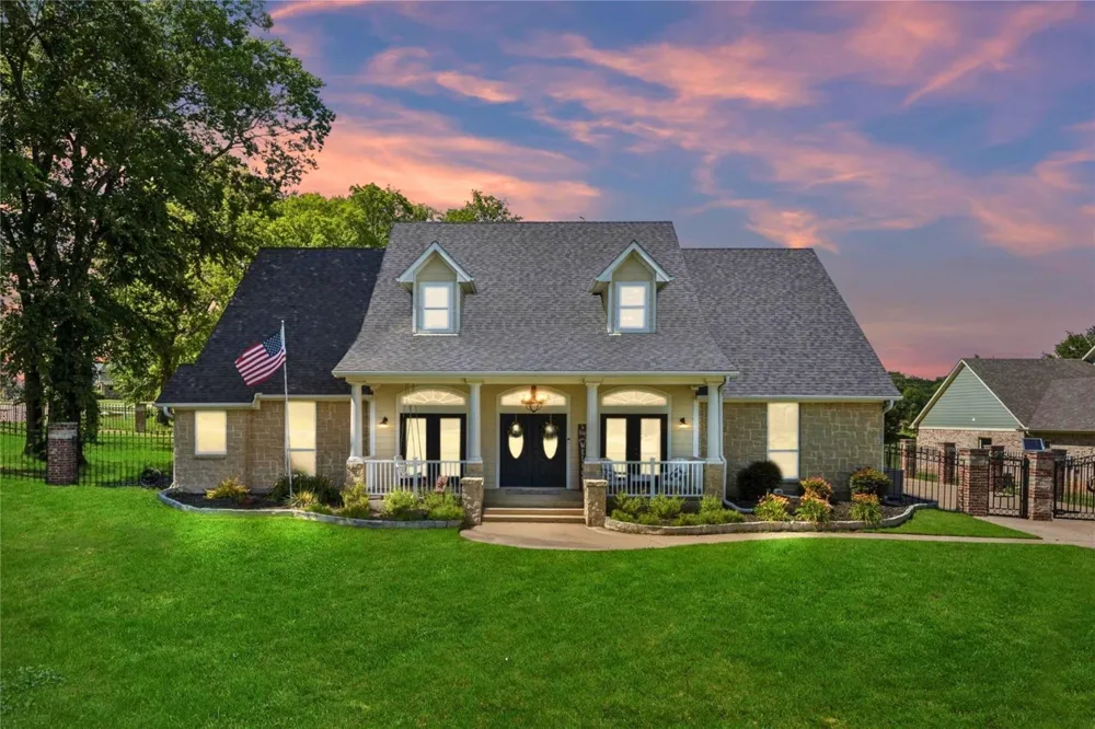 101 Beacon Court Mabank, TX 75143
