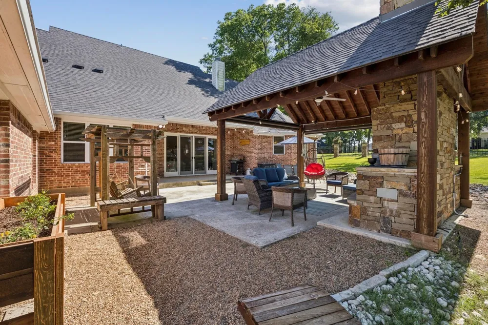 101 Beacon Court Mabank, TX 75143