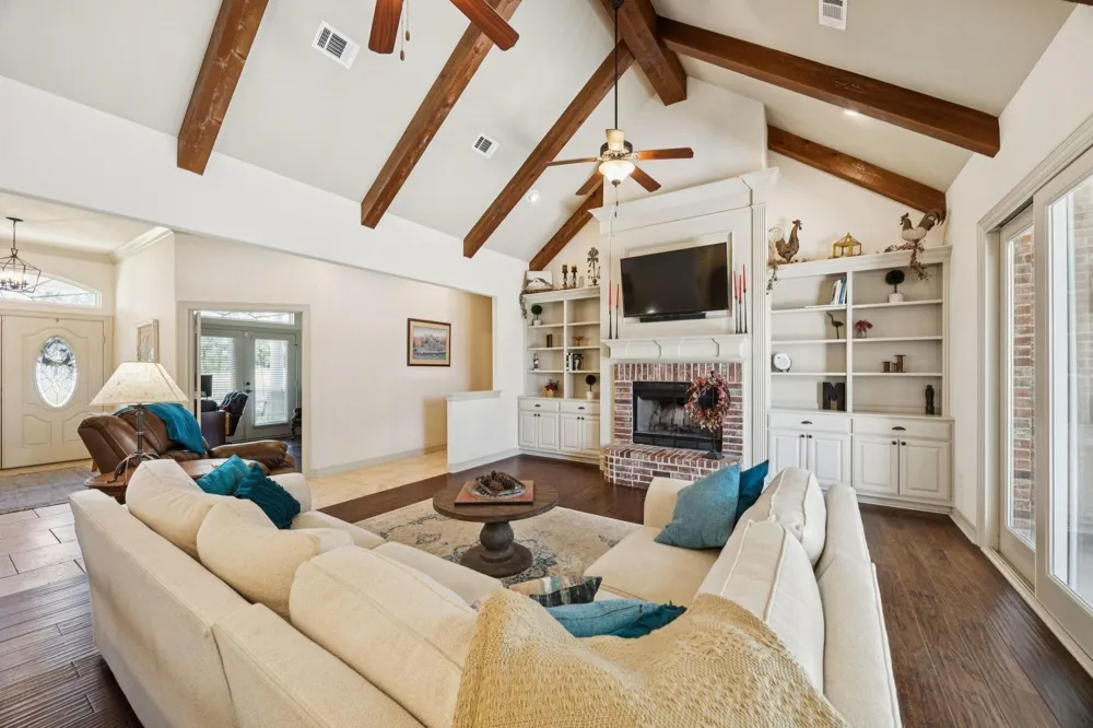 101 Beacon Court Mabank, TX 75143