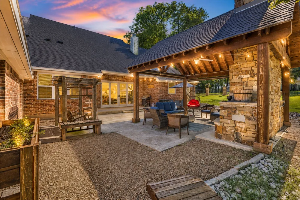 101 Beacon Court Mabank, TX 75143