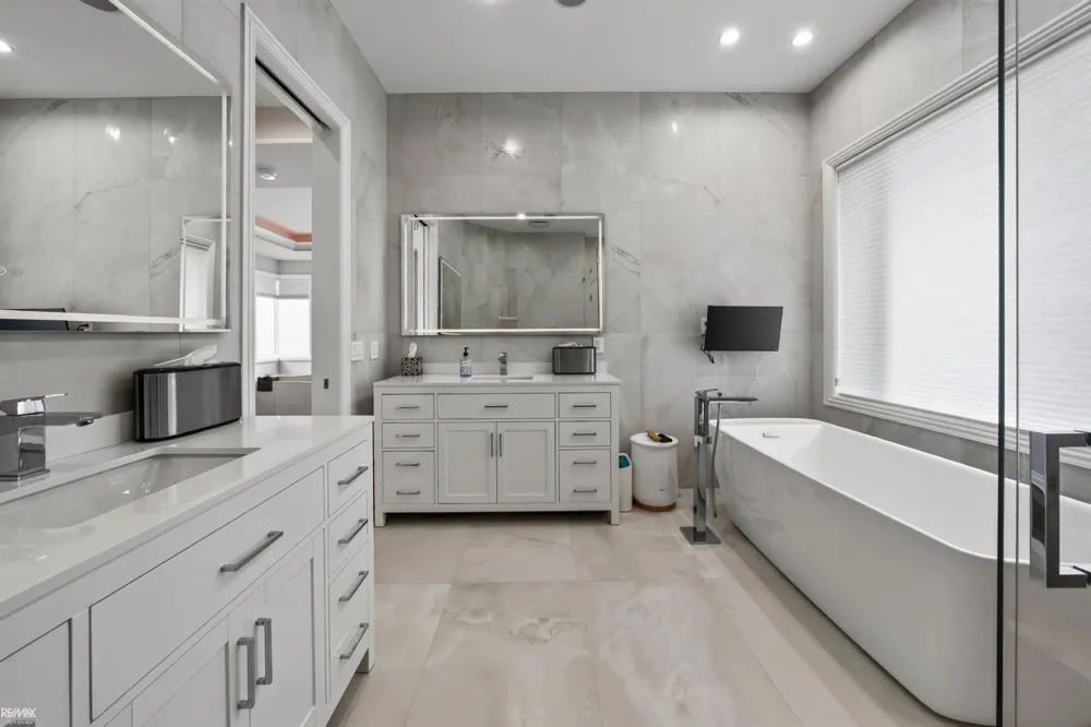 32857 N River Road Harrison Charter Township, MI 48045
