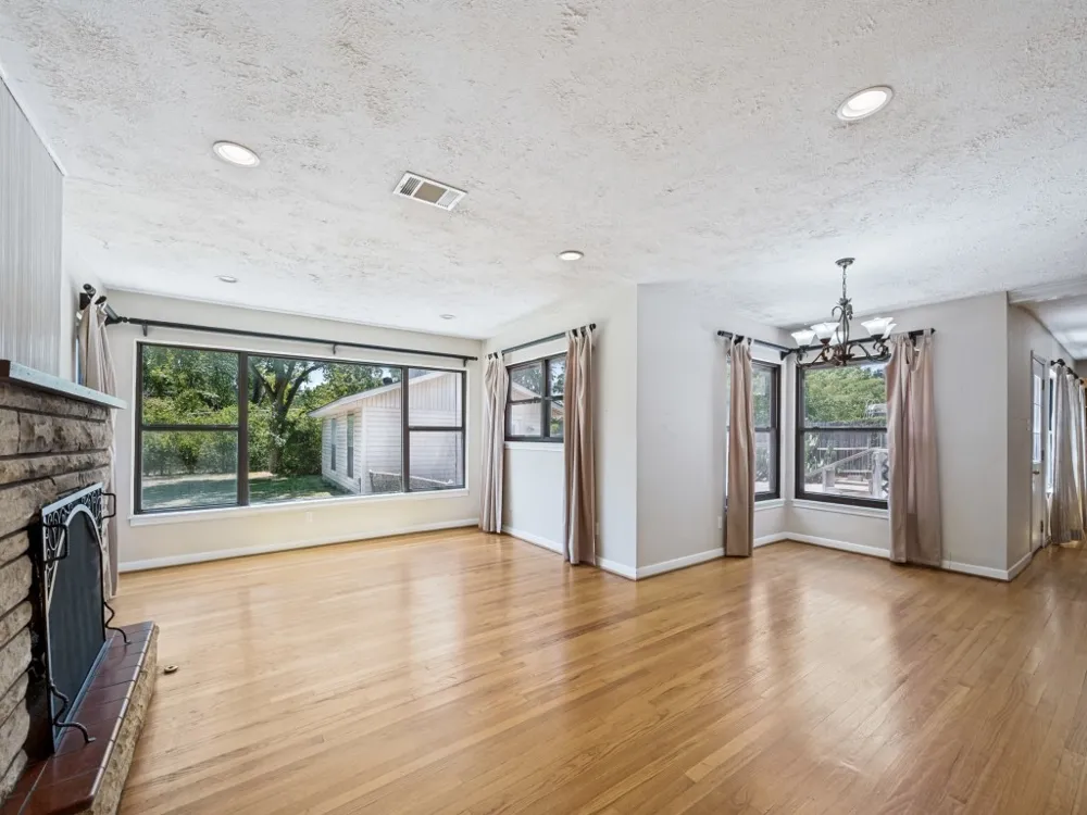 7040 Brooks Avenue Richland Hills, TX 76118