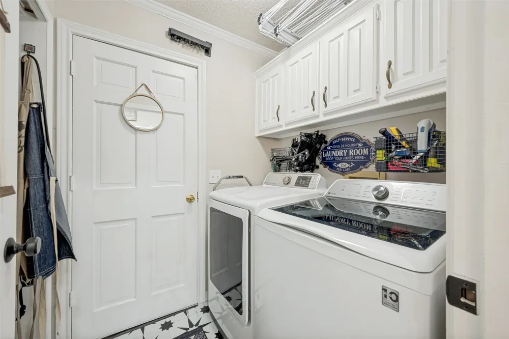 700 Reese Lane Hurst, TX 76054