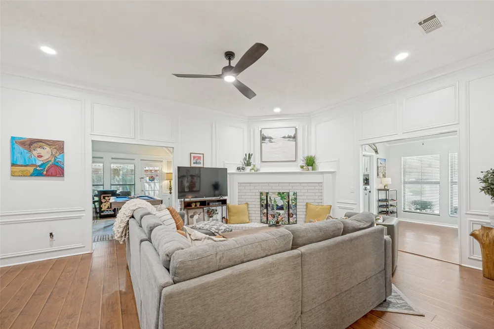 700 Reese Lane Hurst, TX 76054