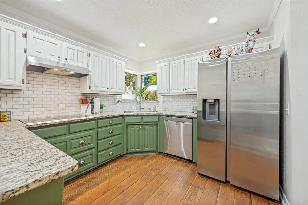 700 Reese Lane Hurst, TX 76054
