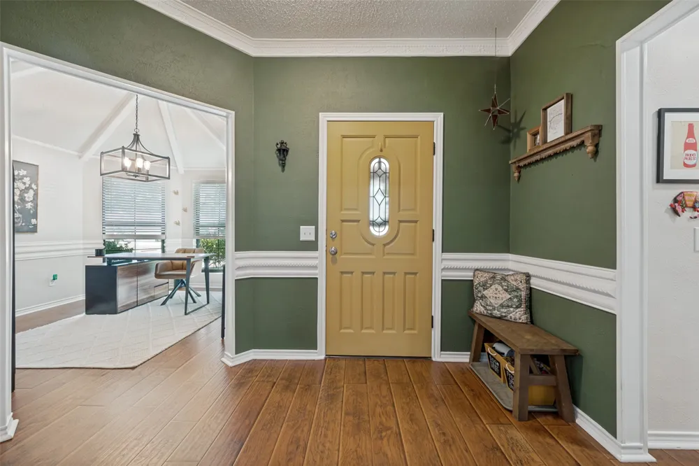 700 Reese Lane Hurst, TX 76054