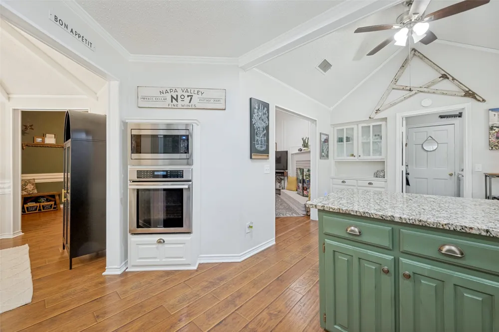 700 Reese Lane Hurst, TX 76054