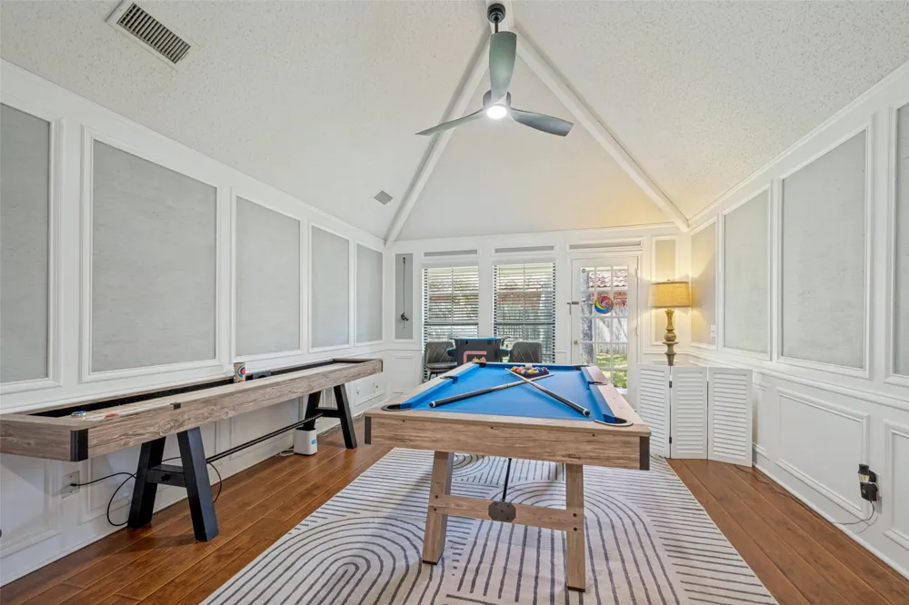700 Reese Lane Hurst, TX 76054