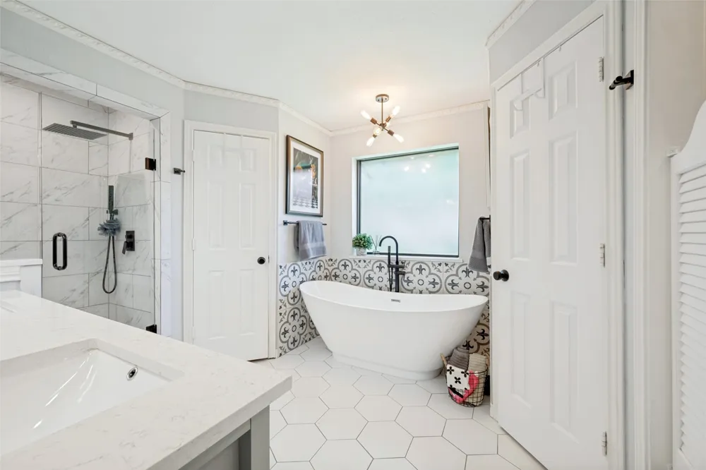 700 Reese Lane Hurst, TX 76054