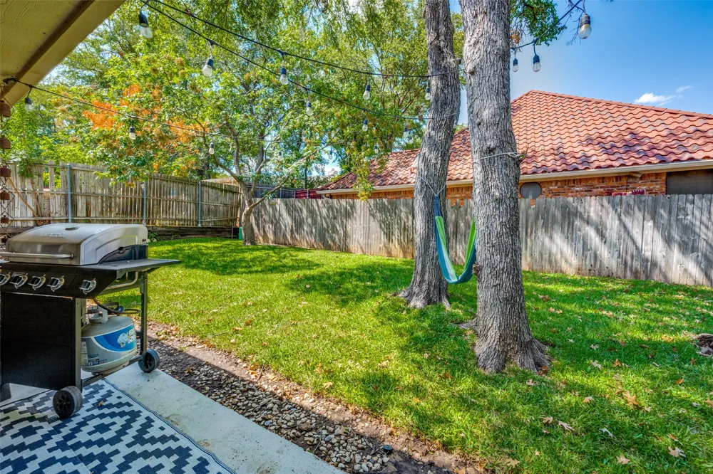 700 Reese Lane Hurst, TX 76054
