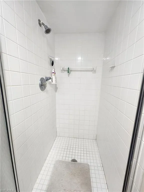 9640 Victoria Lane #305 Naples, FL 34109