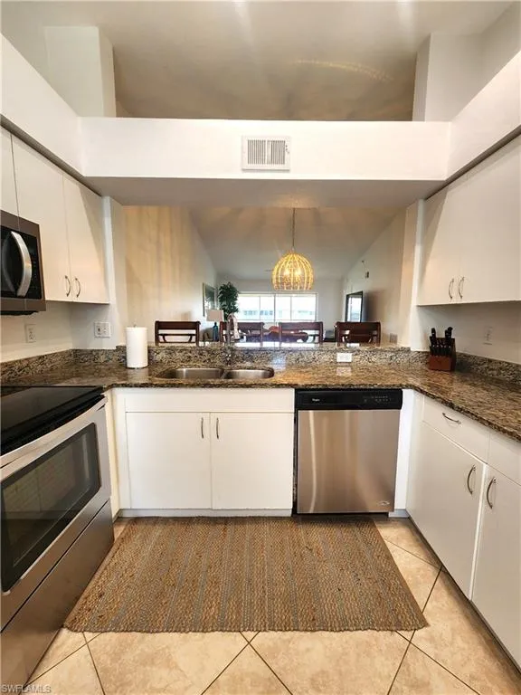9640 Victoria Lane #305 Naples, FL 34109