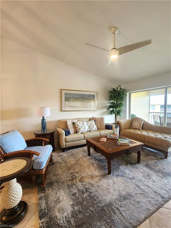 9640 Victoria Lane #305 Naples, FL 34109