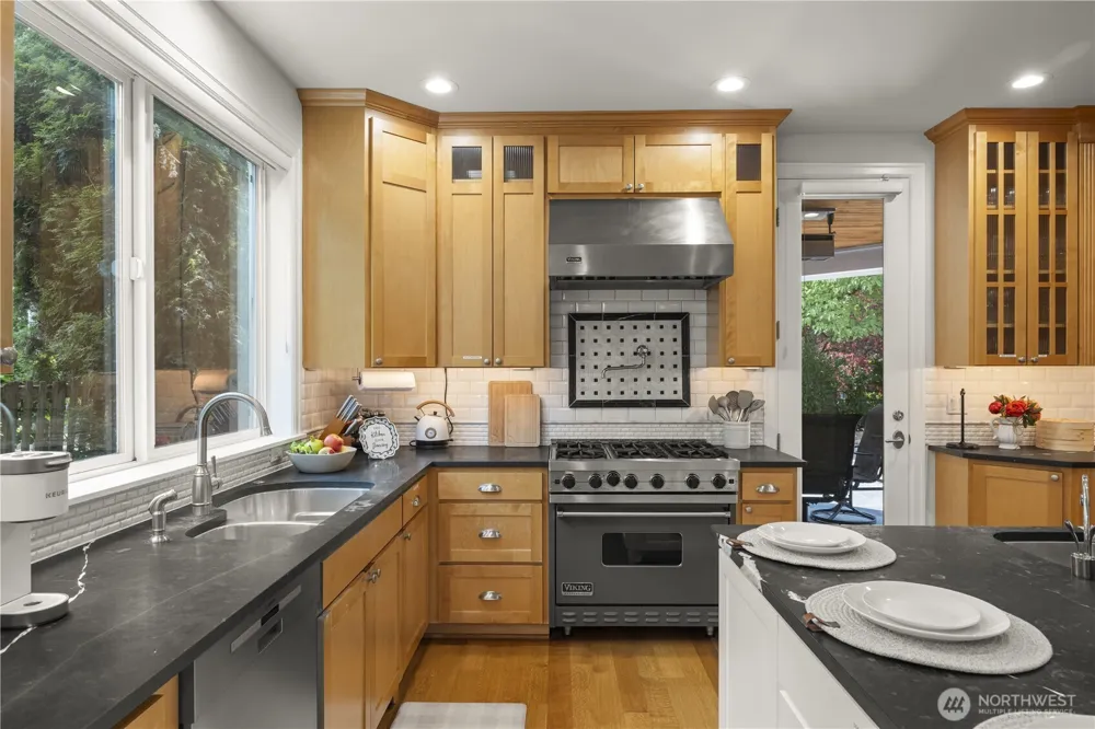 1308 100th Avenue NE Bellevue, WA 98004