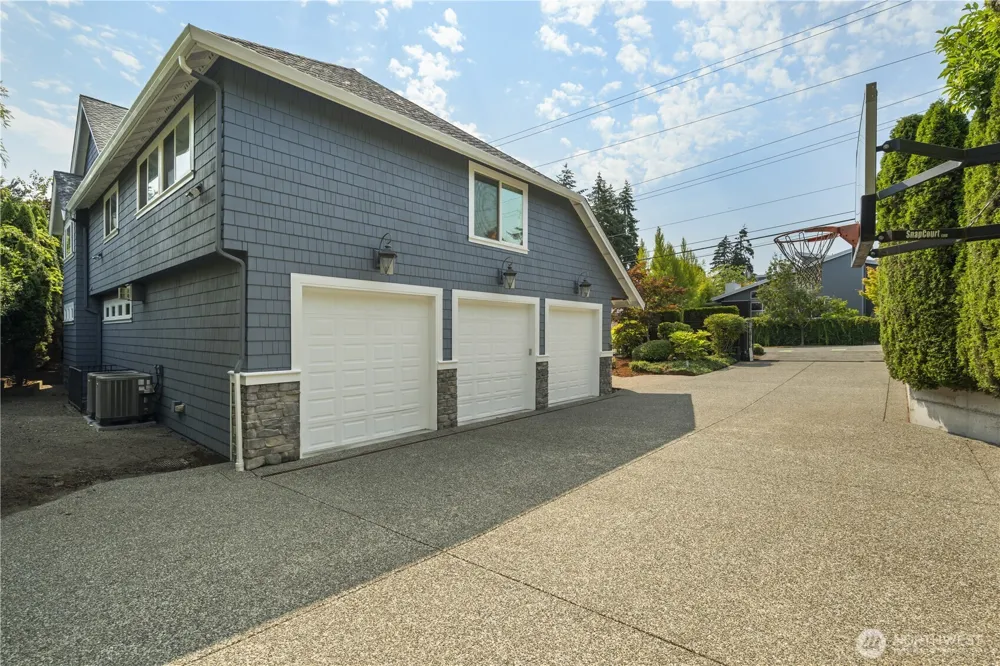 1308 100th Avenue NE Bellevue, WA 98004
